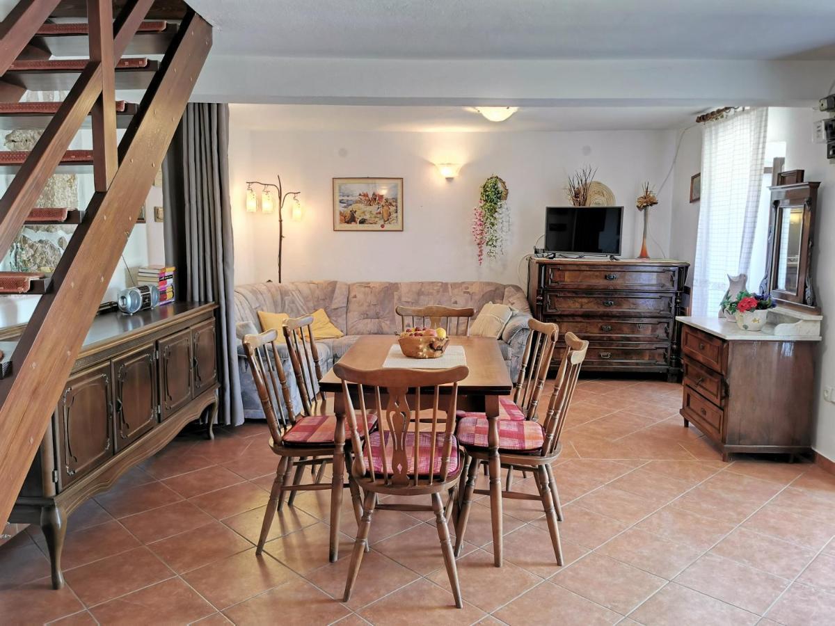 Dina Apartment *